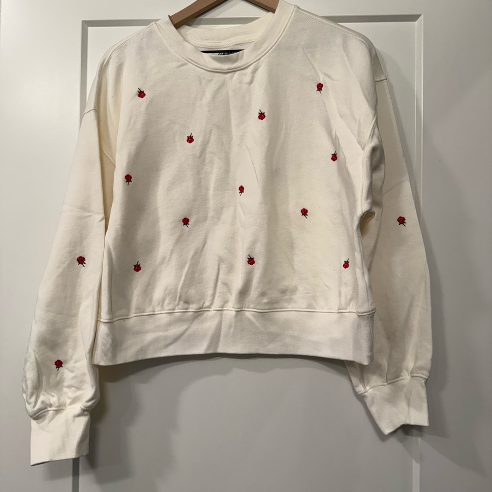 Old navy Classic Cream sweater Top with Red rose Accents print